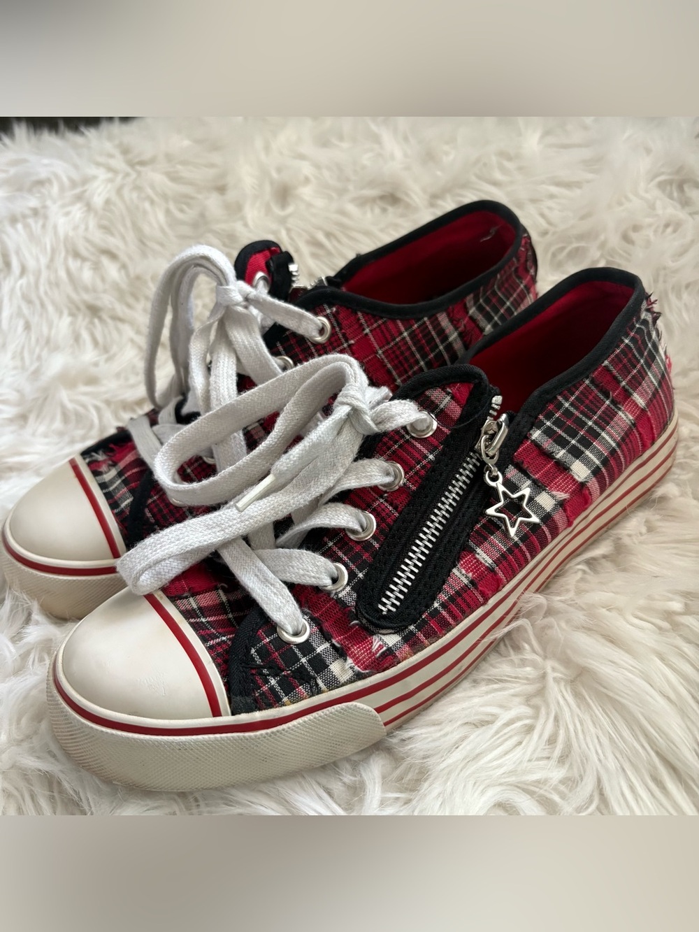 Y2K plaid sneakers ❤️🖤